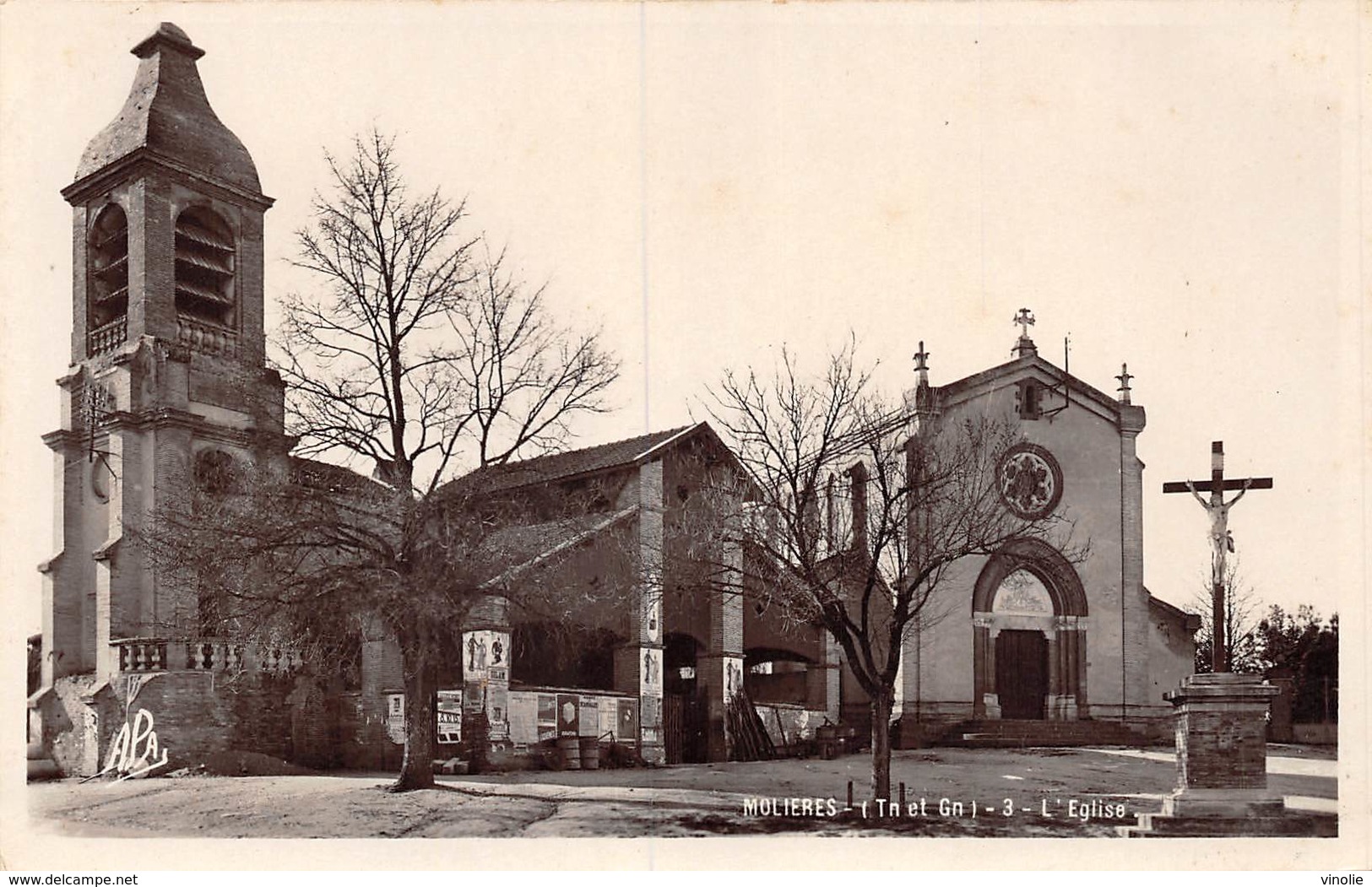 20-1468 : MOLIERES. PLACE DE L'EGLISE.