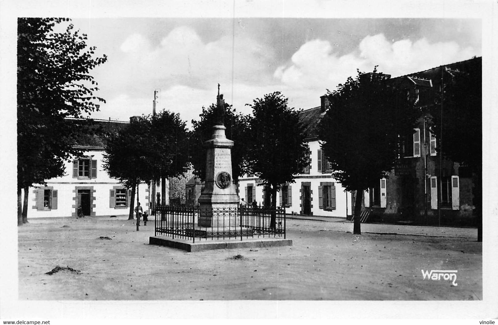 21-6640 : CELEBRITE. STATUE. MONUMENT POBEGUIN. CLEGUEREC