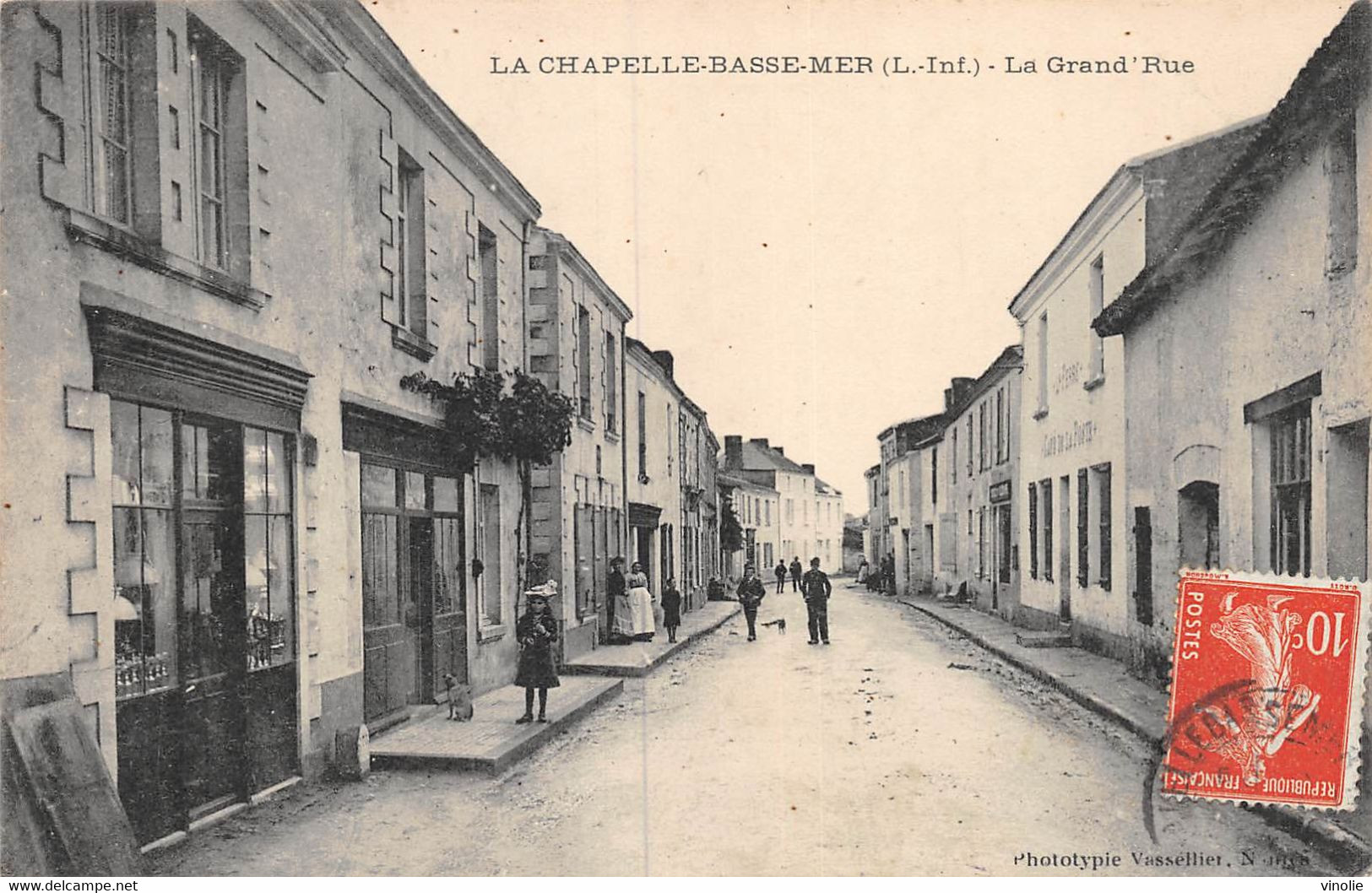 21-926 : LA CHAPELLE-BASSE-MER. LA GRAND'RUE