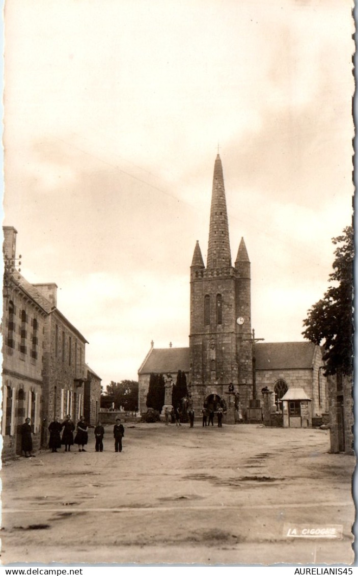 22 CAVAN - place de l'eglise