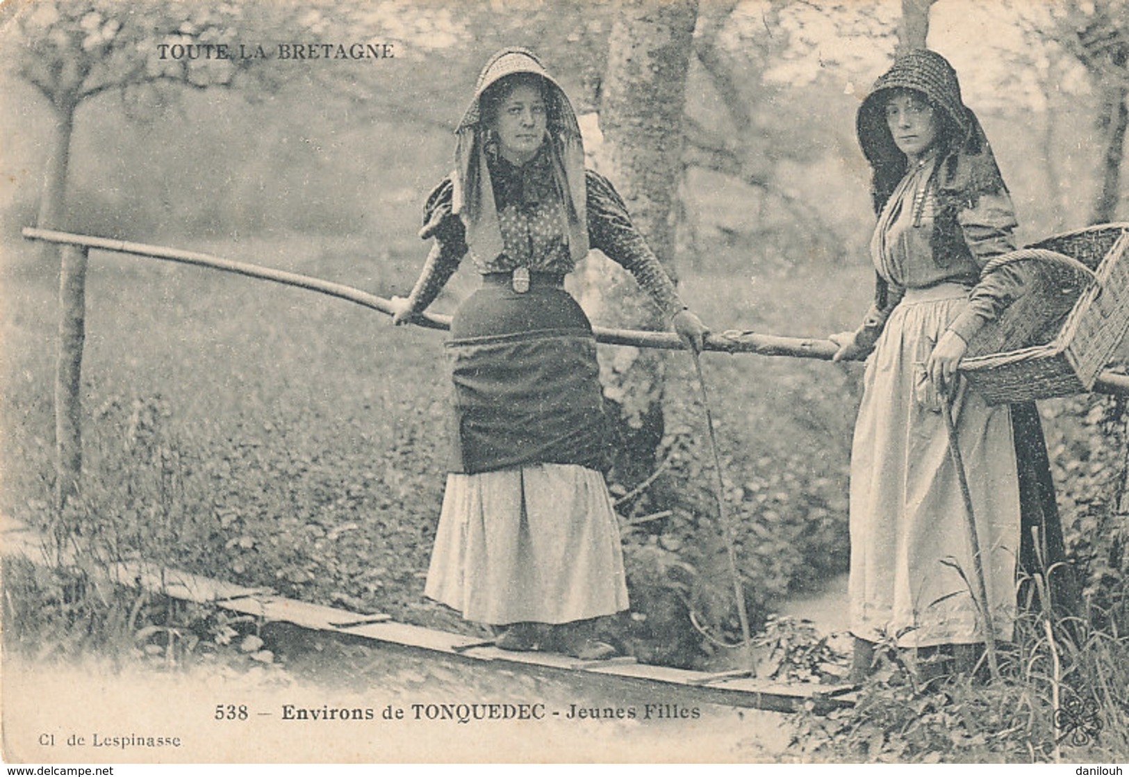 22 // environs de TONQUEDEC    jeunes filles  538