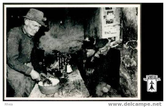 22 Plénée-Jugon - Préparation du beurre par René Corbel et sa pipe, Plénée-Jugon (Côtes-du- Rhea D22D  K22084K  C22185C