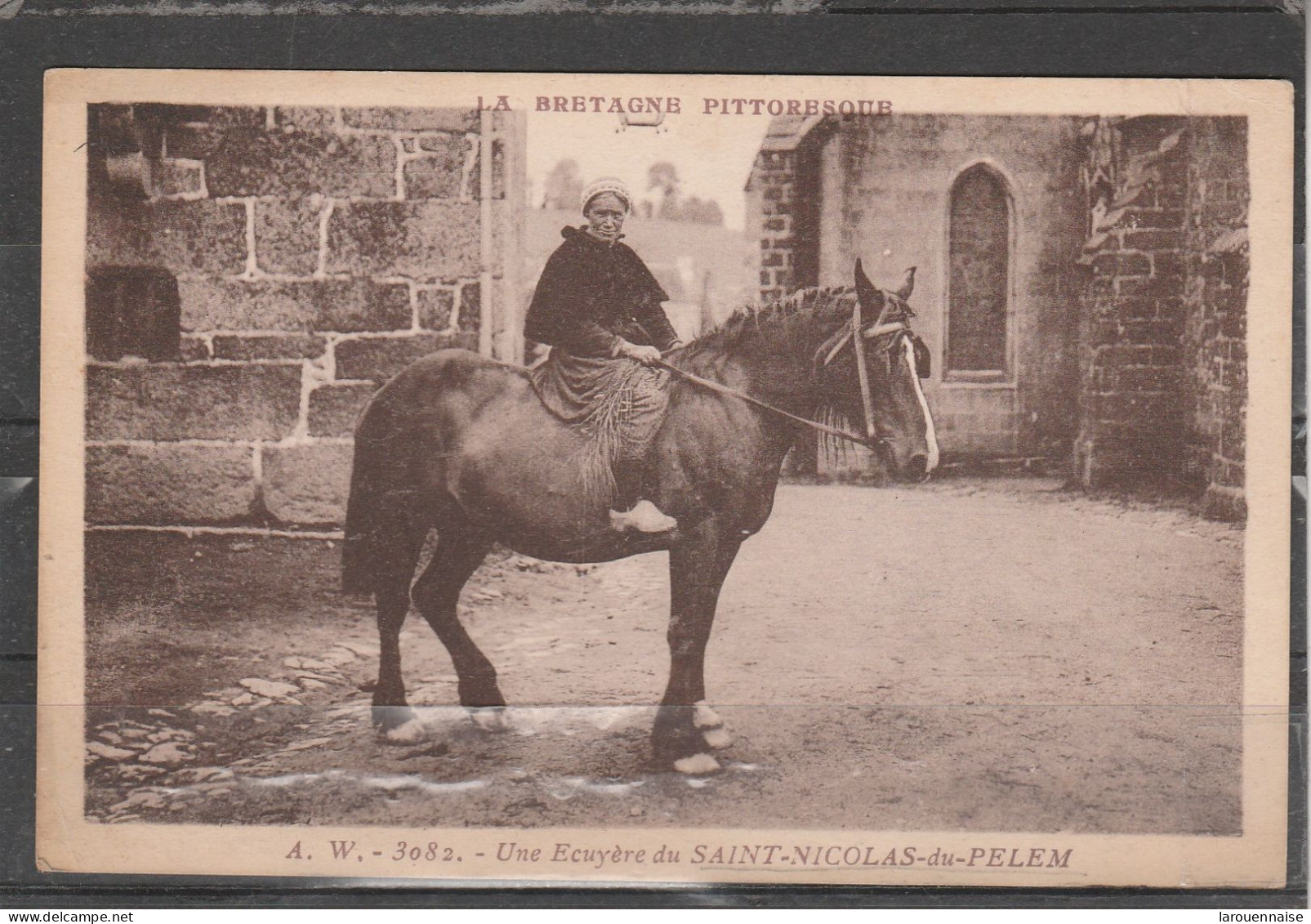 22 - SAINT NICOLAS DU PELEM - Une Ecuyère du Saint Nicolas du Pelem