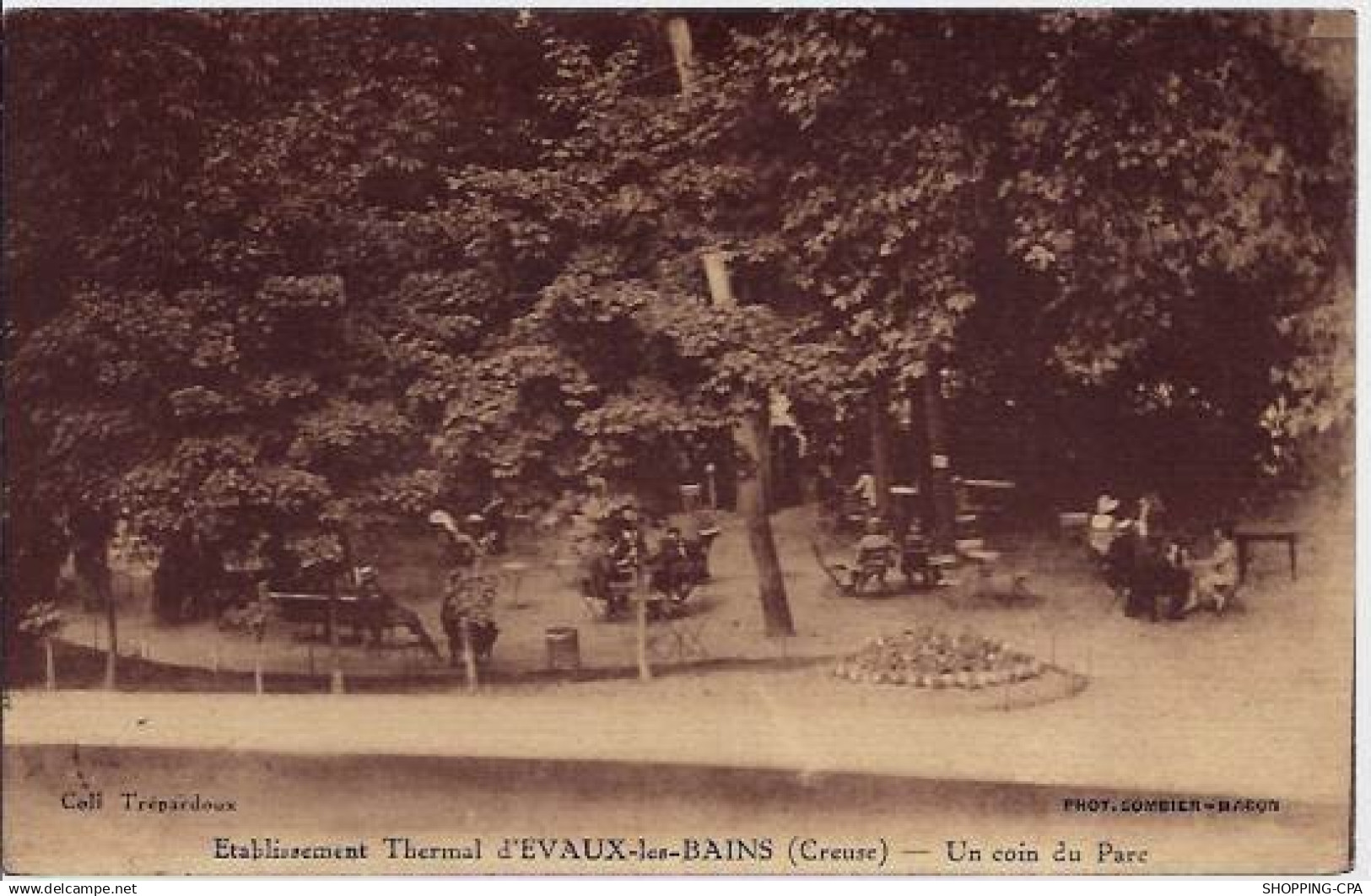 23 - Evaux-les-Bains - Etablissement Thermal d'Evaux-les-Bains - Un coin du pa