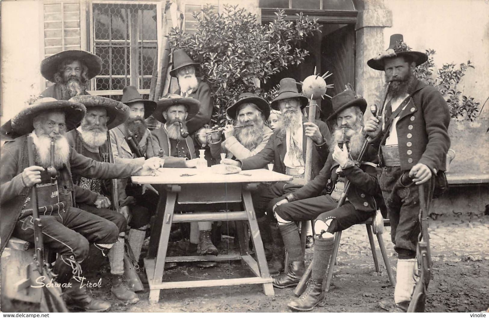 23-JK-2186 : GROUPE FOLKLORIQUE.