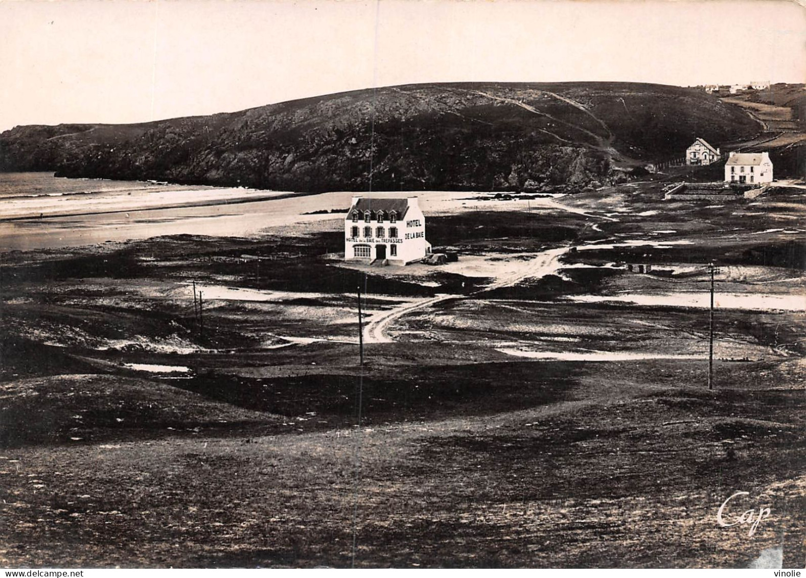 23-JK-4918 : PLOGOFF. VUE AERIENNE. HOTEL