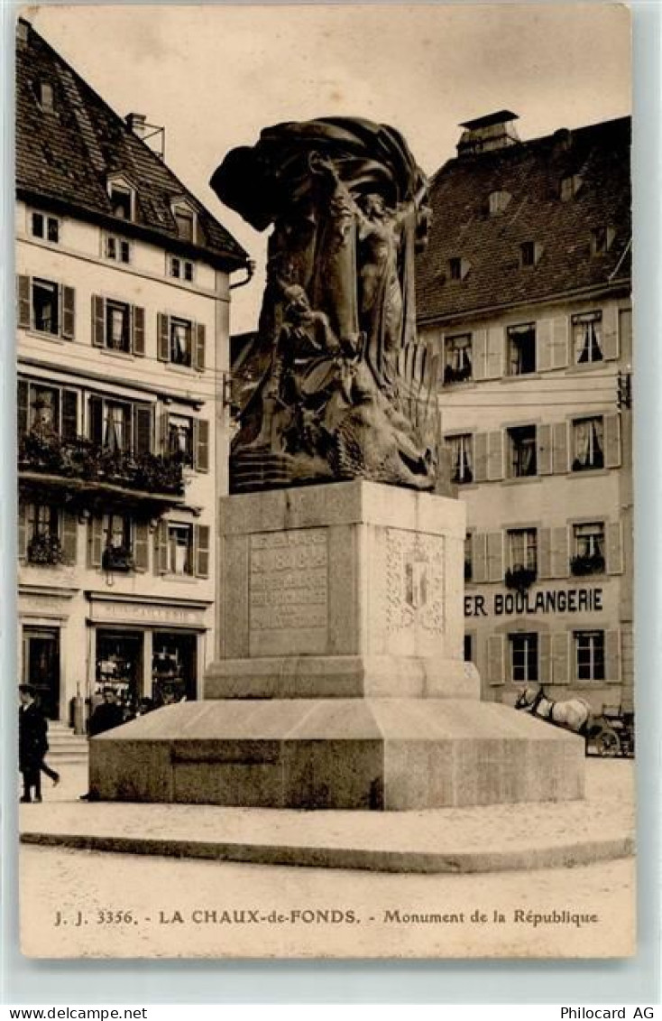 2300 La Chaux-de-Fonds - Monument de la Republique - 10612108