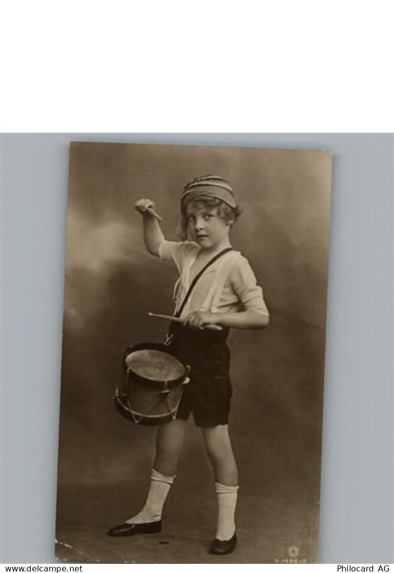 2316 Les Ponts-de-Martel Martel-Dernier - Kind mit Trommel - 50146923