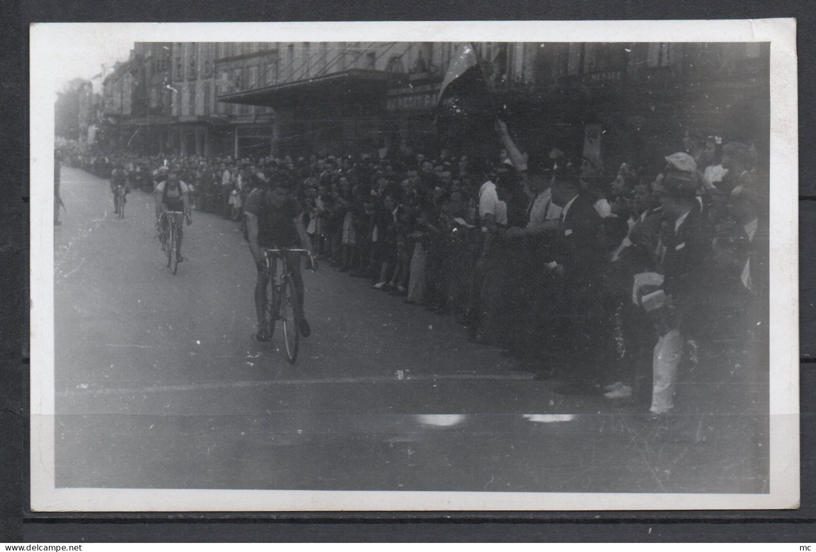24 - Bergerac - Courses Cycliste - 1945 -  Photo format carte postale  " Photo Bondier Bergerac "