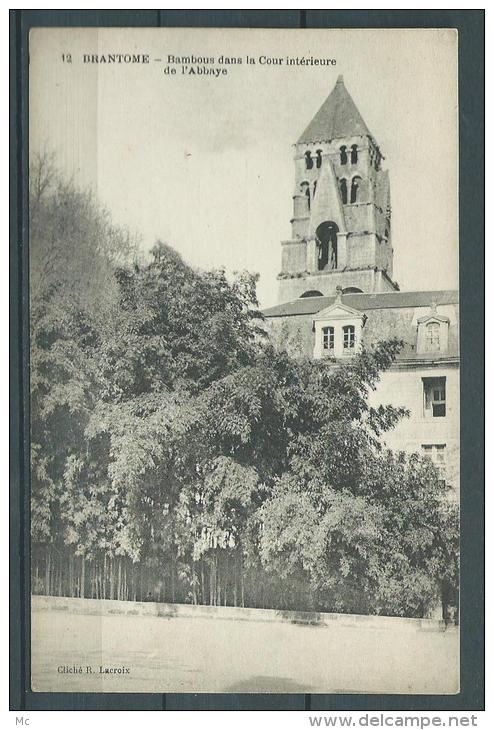 24 - Brantome - Bambous dans la Cour intérieure de l'Abbaye