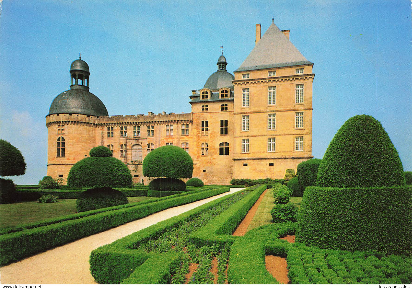 24 HAUTEFORT CHATEAU DE HAUTEFORT