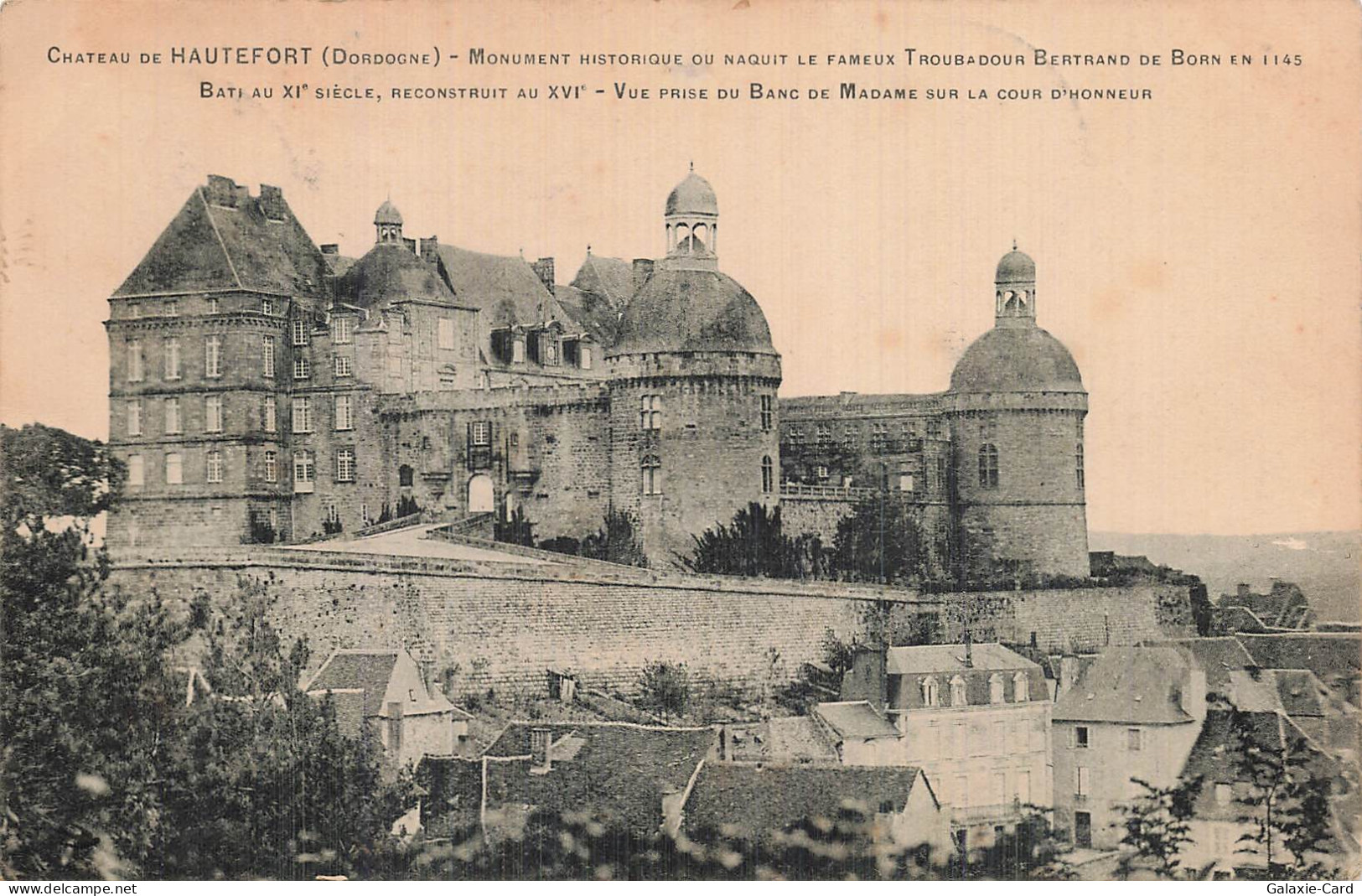 24 HAUTEFORT CHATEAU DE HAUTEFORT