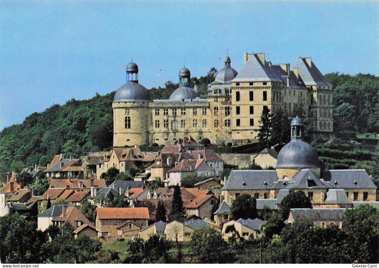 24 HAUTEFORT CHATEAU DE HAUTEFORT