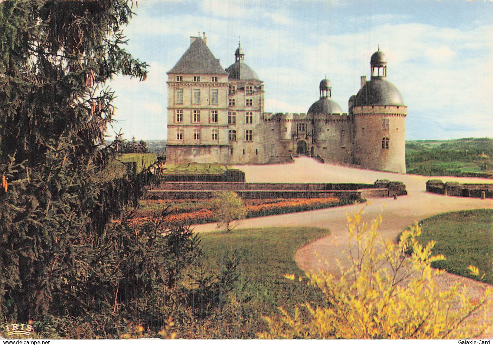 24 HAUTEFORT CHATEAU DE HAUTEFORT