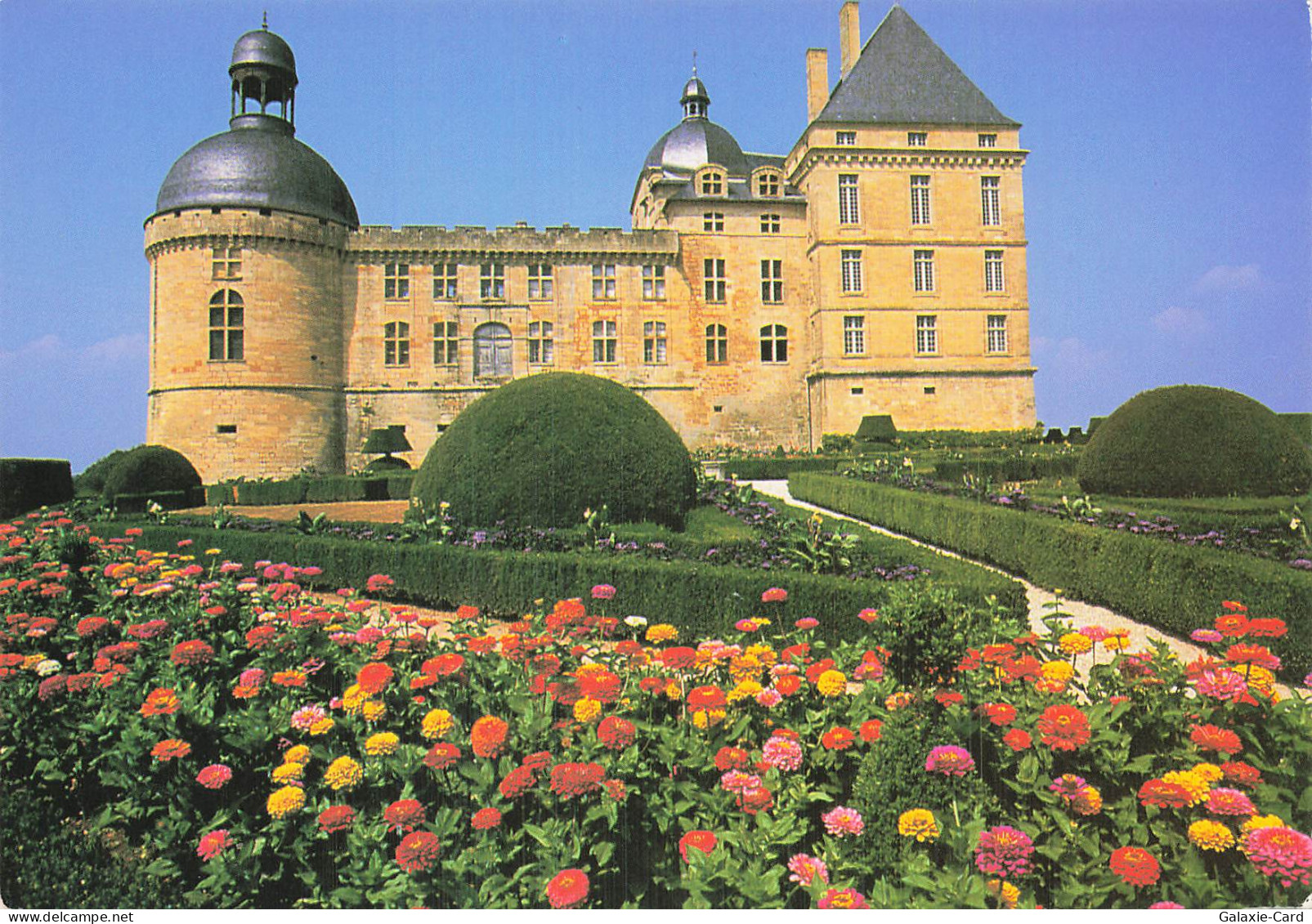 24 HAUTEFORT CHATEAU DE HAUTEFORT