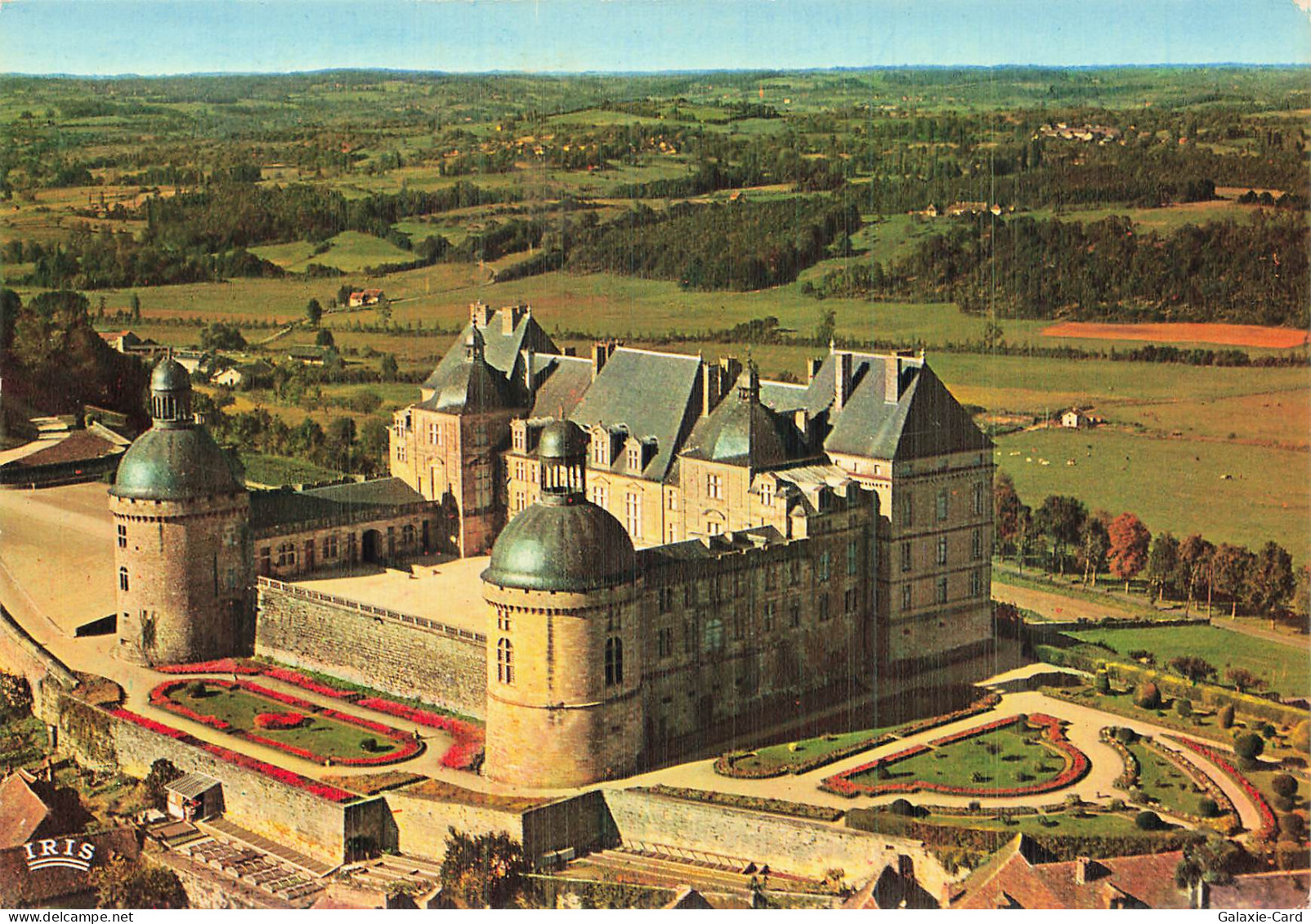 24 HAUTEFORT CHATEAU DE HAUTEFORT