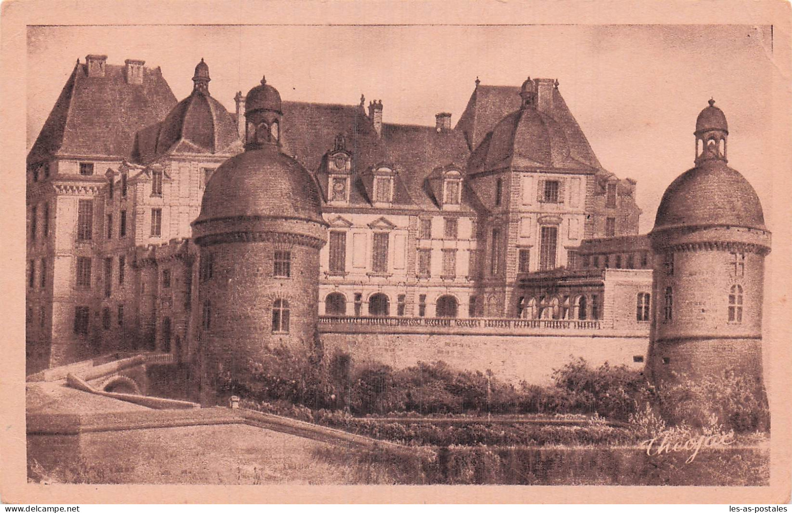 24 HAUTEFORT CHATEAU DE HAUTEFORT