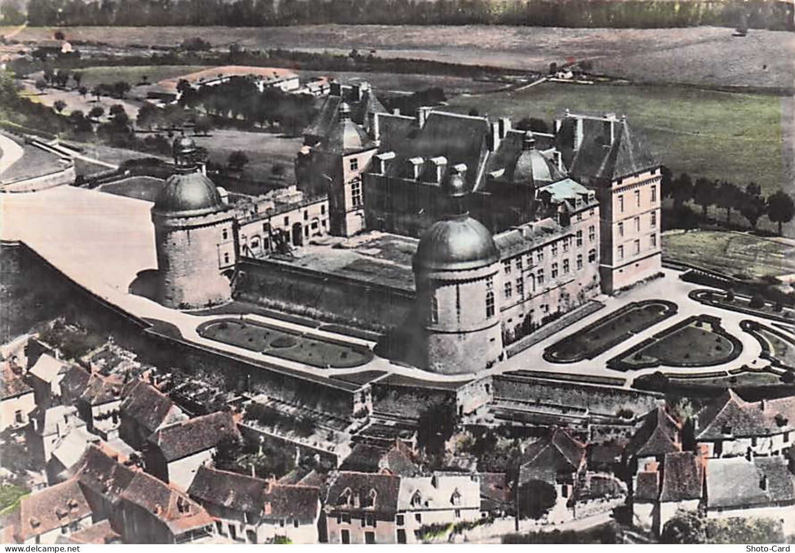 24 HAUTEFORT CHATEAU DE HAUTEFORT