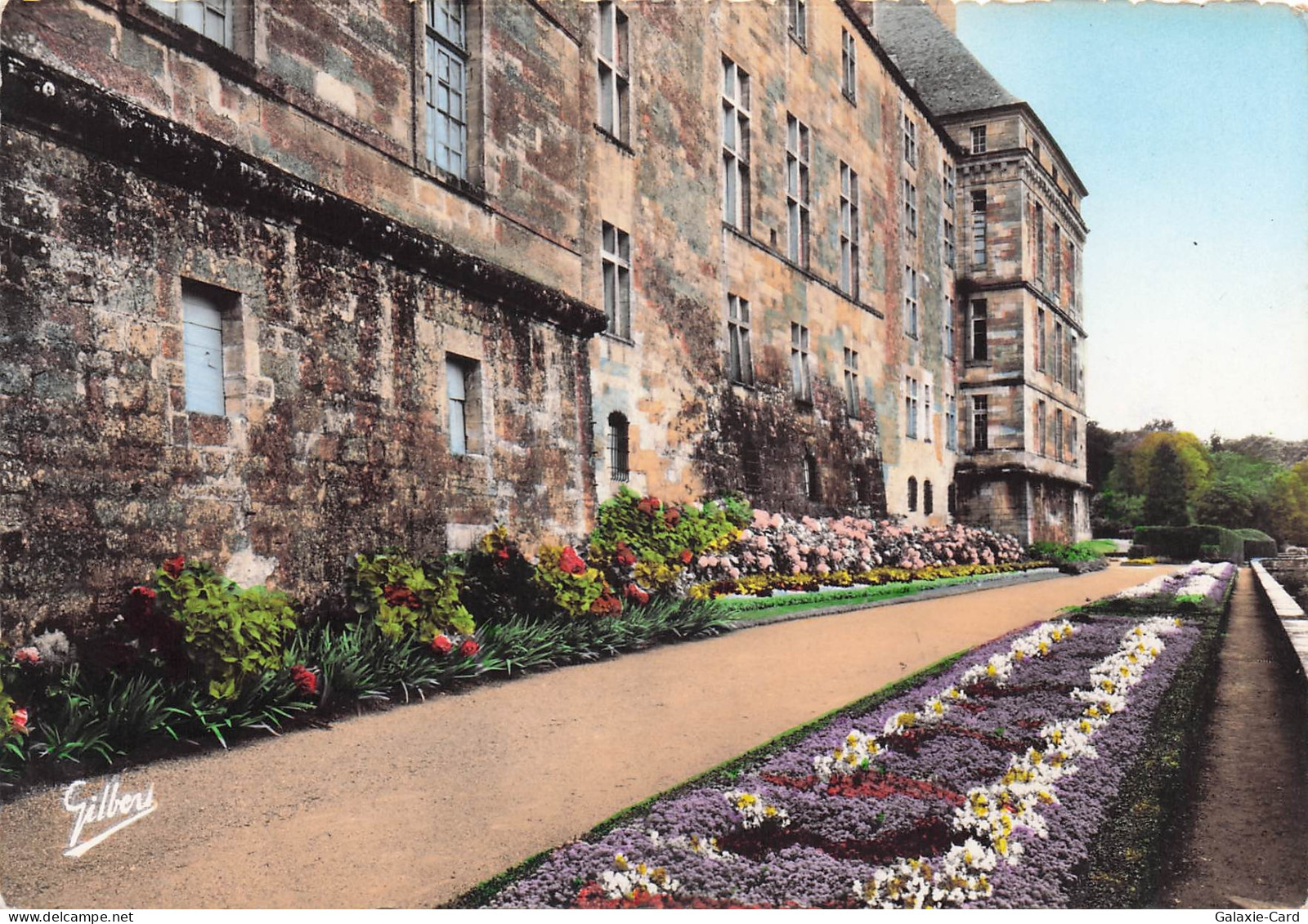 24 HAUTEFORT CHATEAU DE HAUTEFORT