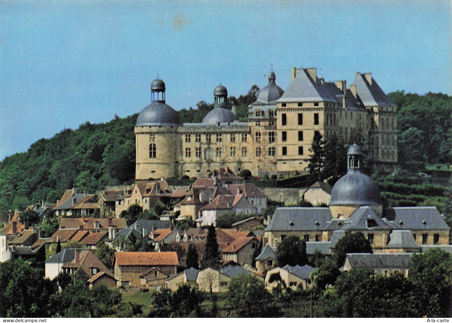 24 HAUTEFORT CHATEAU DE HAUTEFORT