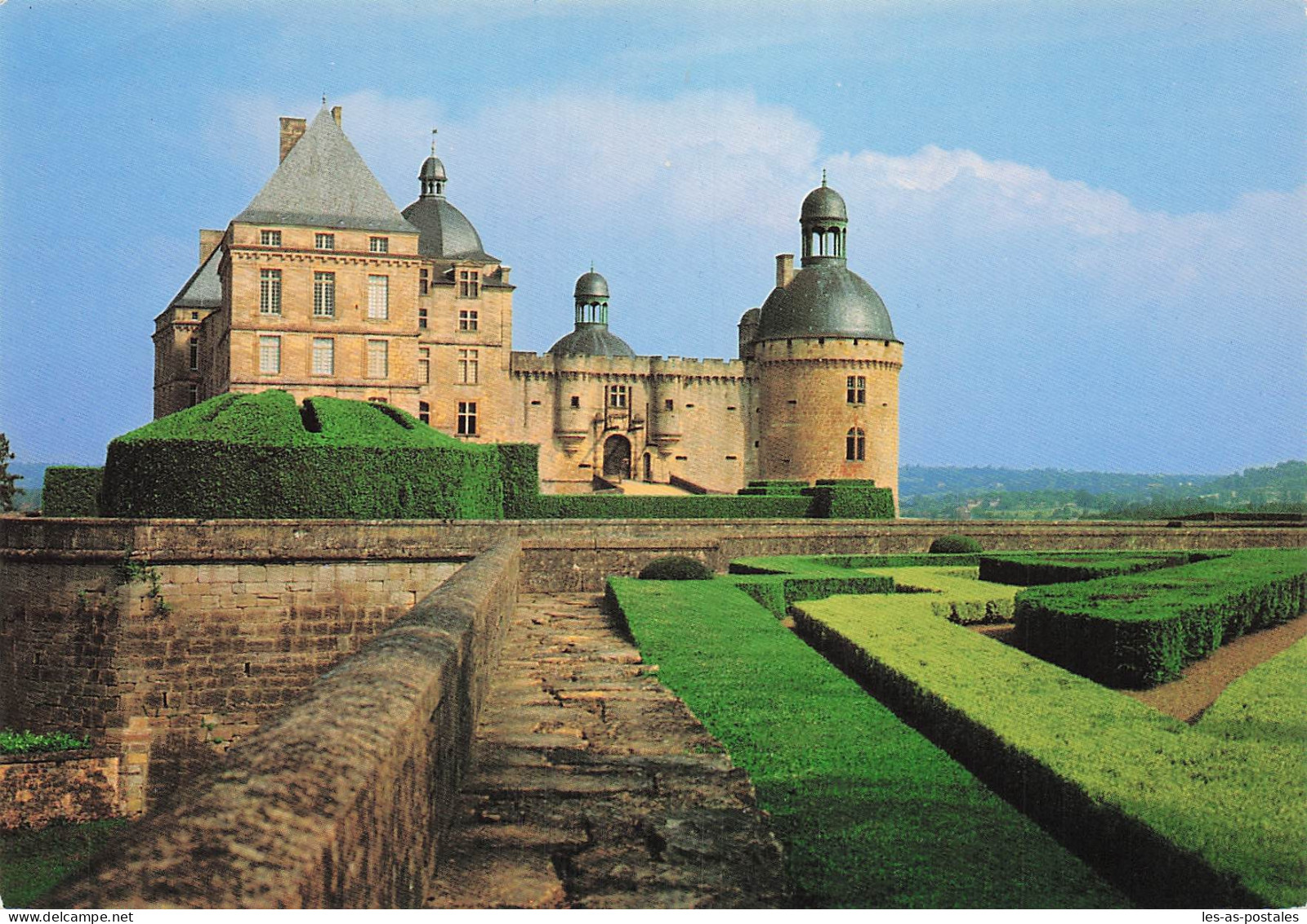 24 HAUTEFORT CHATEAU DE HAUTEFORT