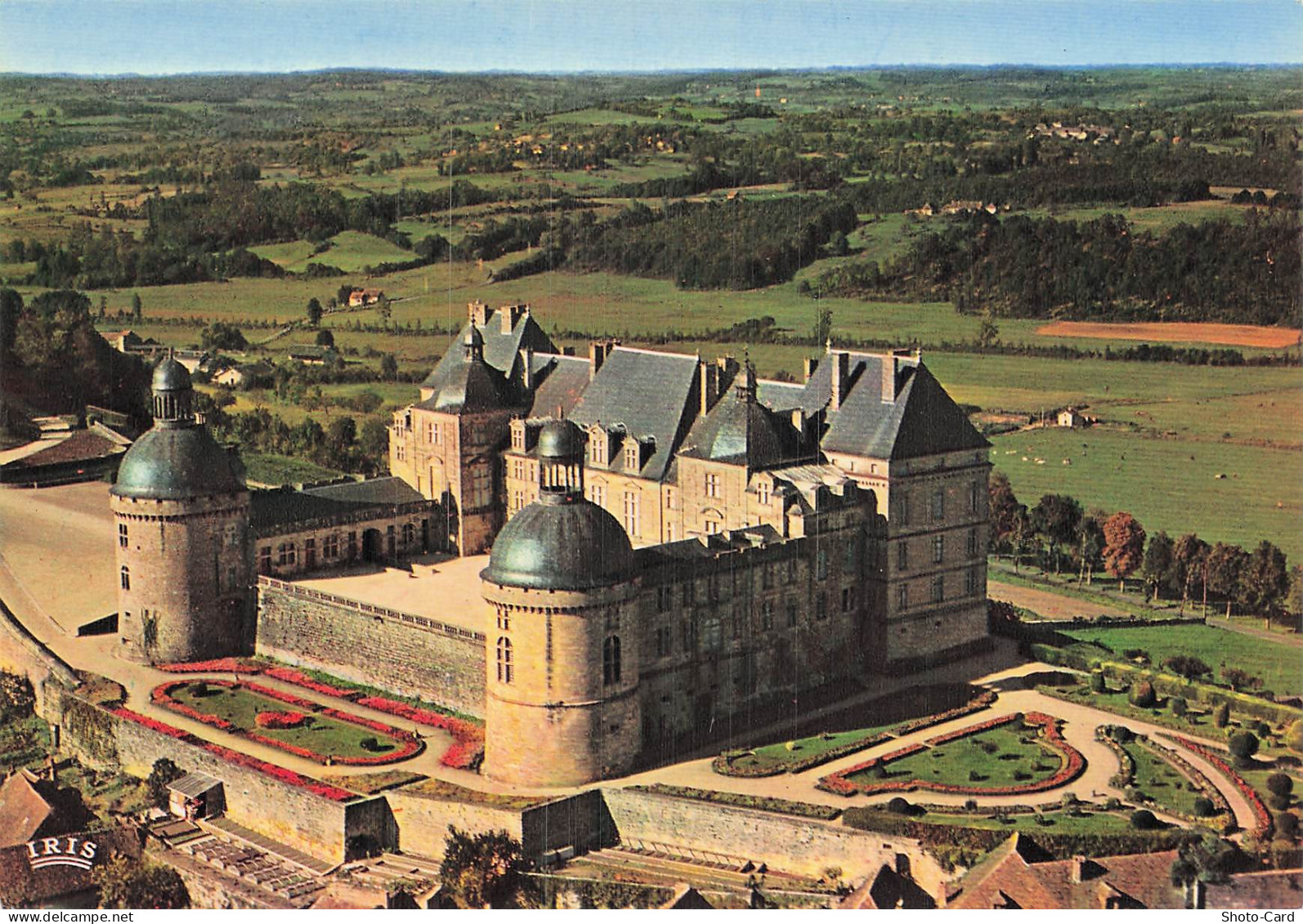 24 HAUTEFORT CHATEAU DE HAUTEFORT