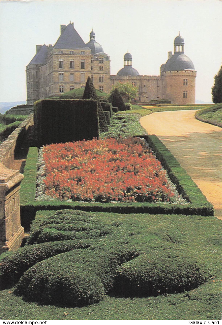 24 HAUTEFORT CHATEAU DE HAUTEFORT