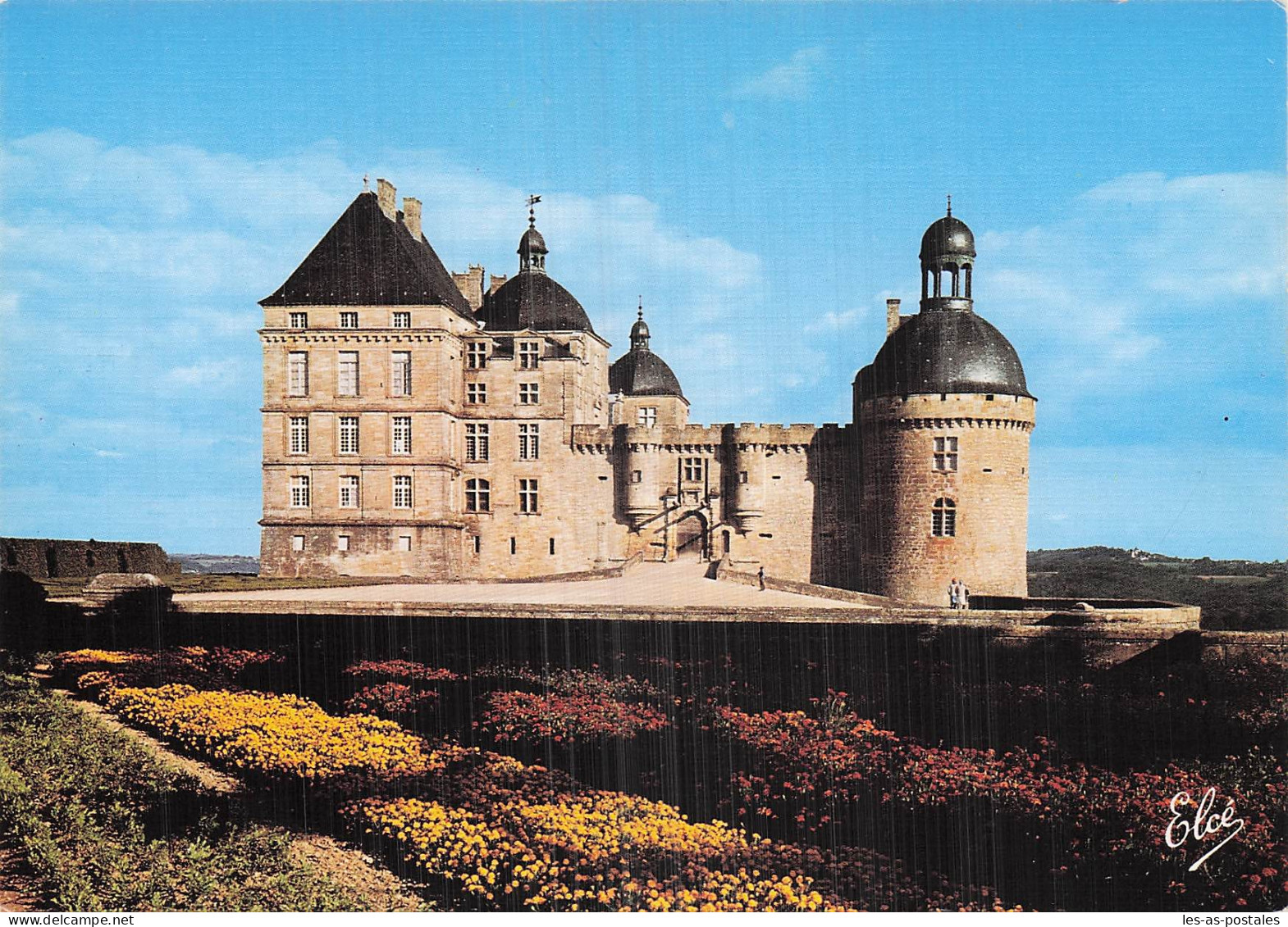 24 HAUTEFORT CHATEAU DE HAUTEFORT