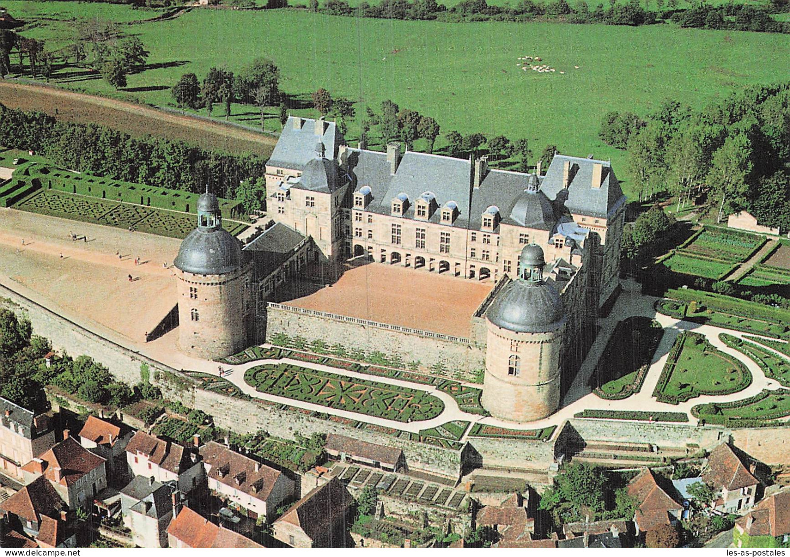 24 HAUTEFORT CHATEAU DE HAUTEFORT