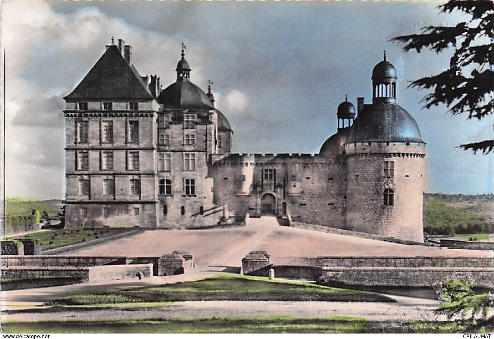 24 HAUTEFORT CHATEAU DE HAUTEFORT