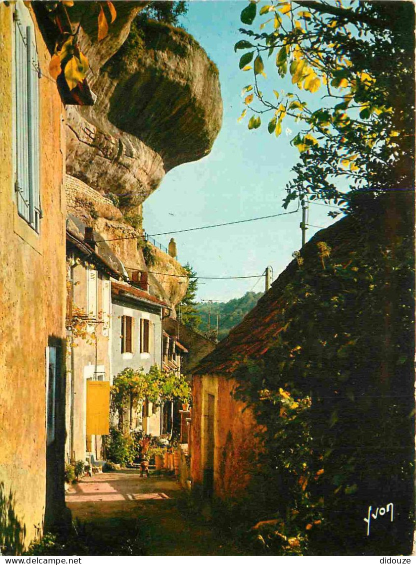 24 - Les Eyzies - La rue du Moyen Age - CPM - Voir Scans Recto-Verso