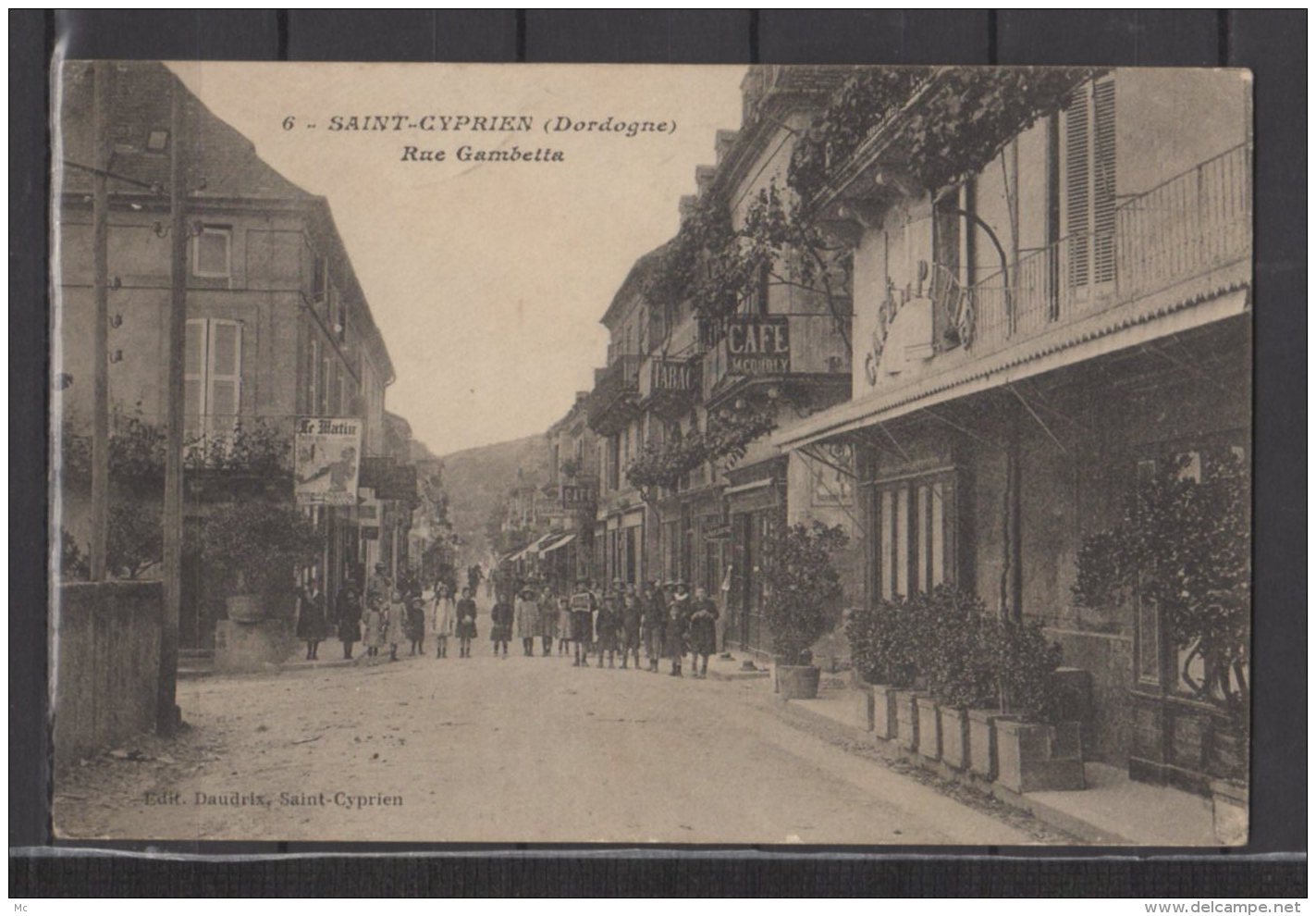 24 - Saint Cyprien - Rue Gambetta - Trés animée