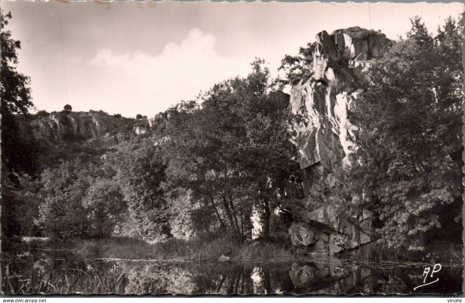 25-263 : ARGENTON-CHATEAU
