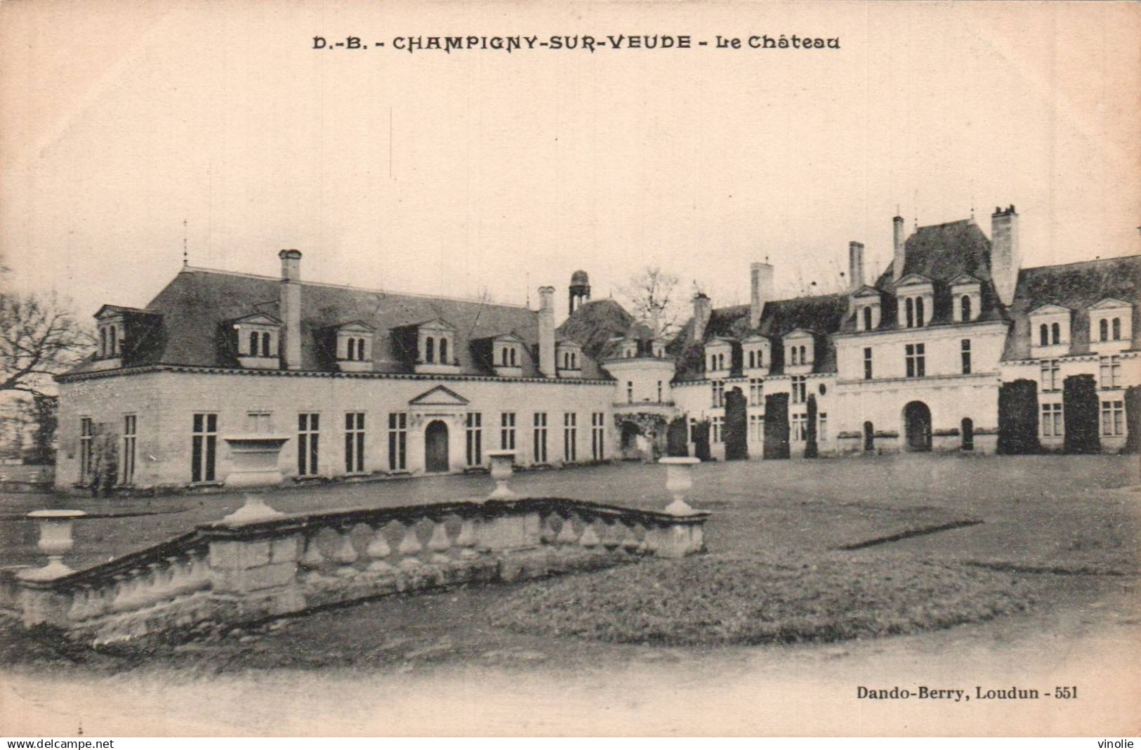 25-5165 : CHAMPIGNY-SUR-VEUDE. CHATEAU.