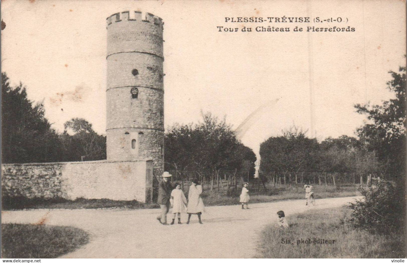 25-7056 : LE PLESSIS-TREVISE