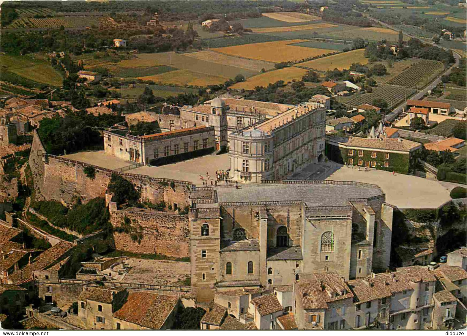 26 - Grignan - Le Château - Vue aérienne - CPM - Voir Scans Recto-Verso