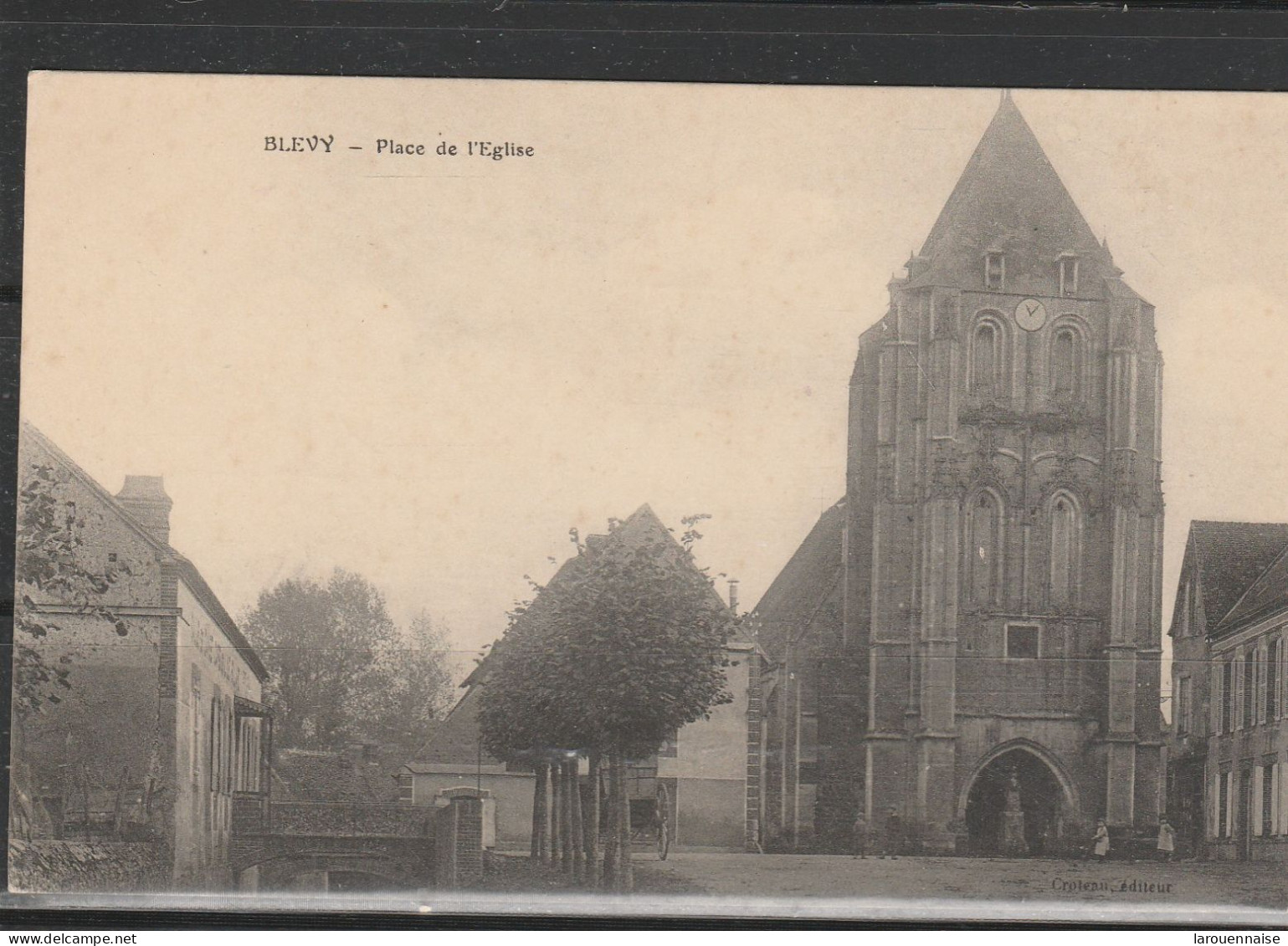 28 - BLEVY - Place de l' Eglise