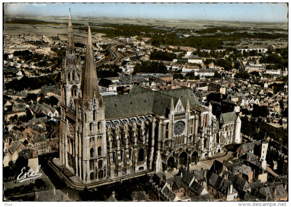 28 Chartres vue aerienne