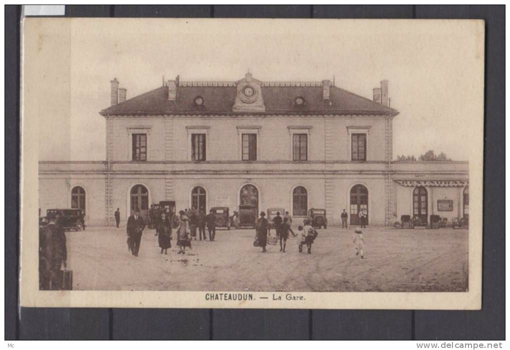 28 - Chateaudun - La Gare - animée