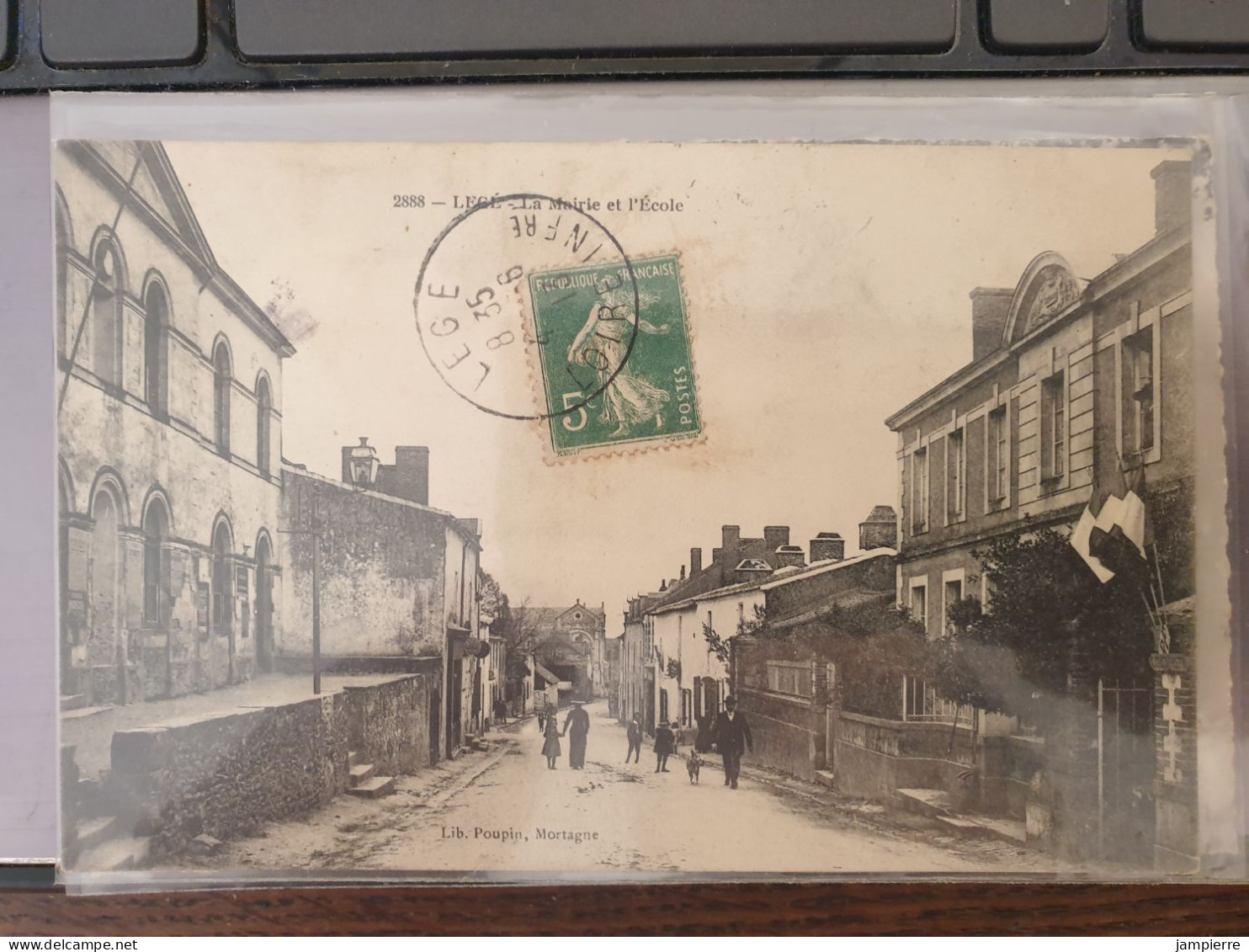 2888. Legé - La Mairie et l'Ecole