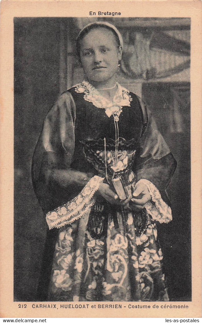 29 CARHAIX PLOUGUER COSTUME DE CEREMONIE