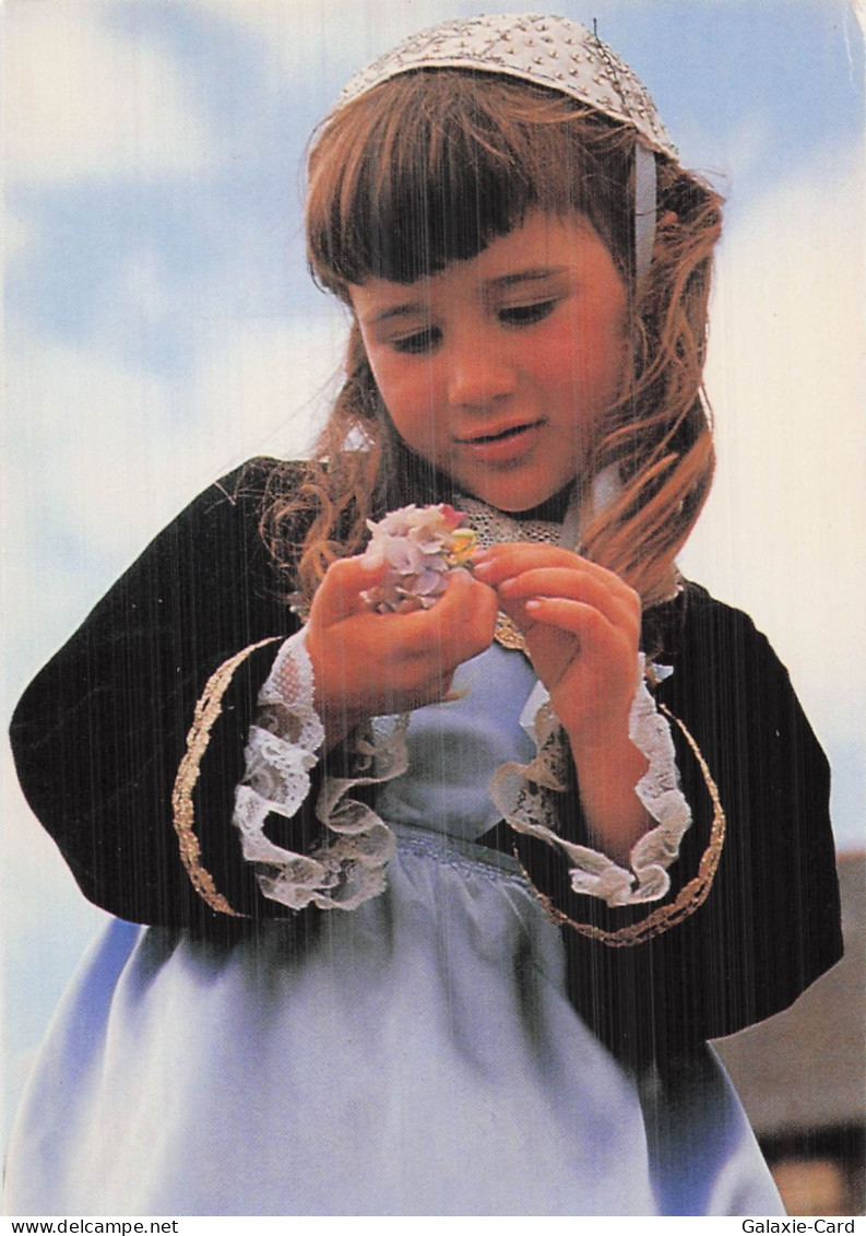 29 CARHAIX PLOUGUER COSTUME TRADITIONNEL