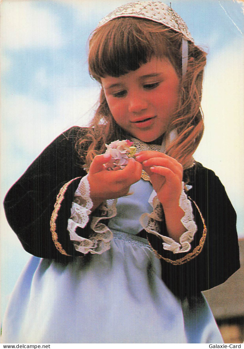 29 CARHAIX PLOUGUER COSTUME TRADITIONNEL