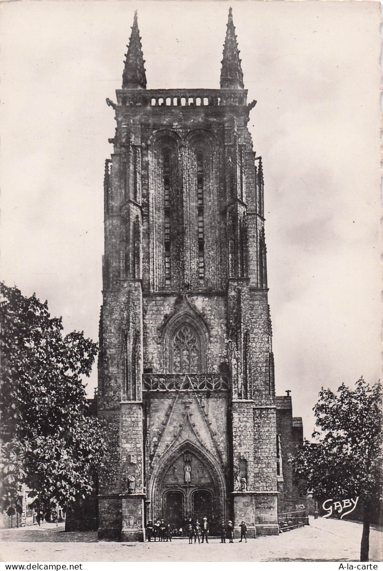 29 CARHAIX PLOUGUER EGLISE ST TREMEUR