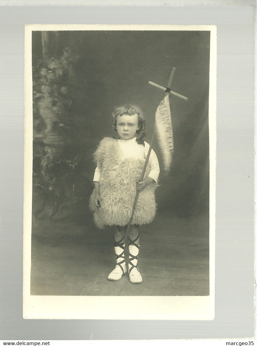 29 carte photo non localisée  enfant un jour de procession de pâques l'origine du lot est sur tréboul douarnenez