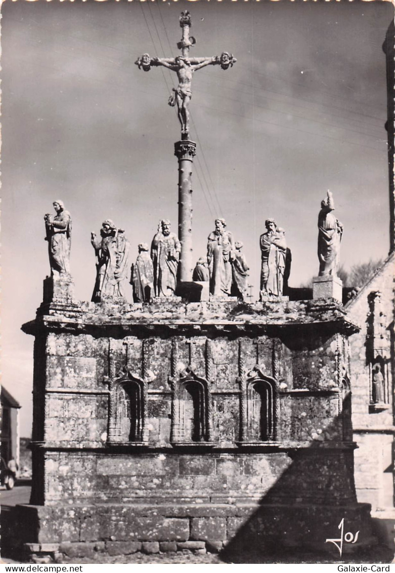 29 CONFORT MEILARS CALVAIRE TRIANGULAIRE DU XVIIE SIECLE