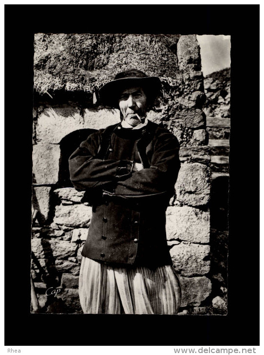 29 - CONFORT-MEILARS - costume - paysan - pipe