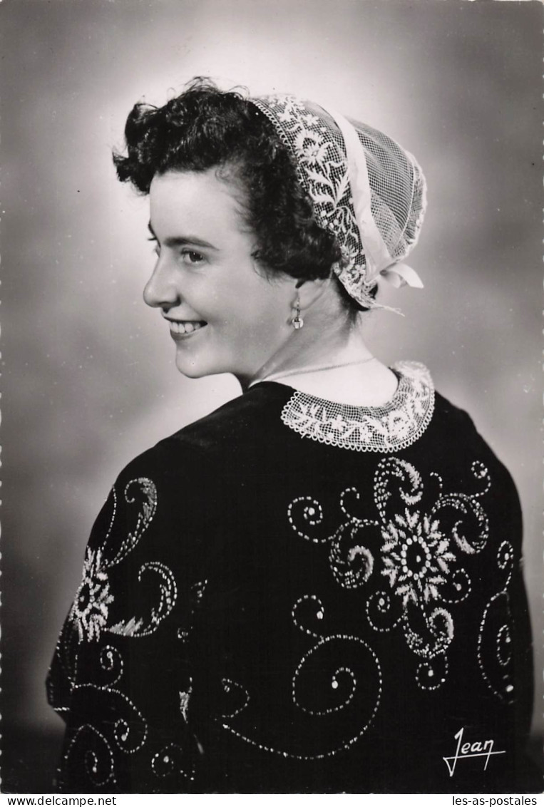 29 CONFORT MEILARS COSTUME TRADITIONNEL