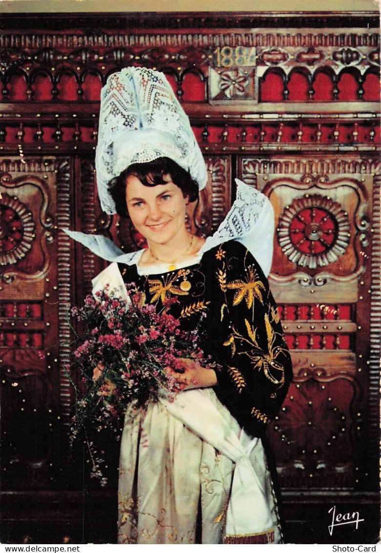 29 ELLIANT JEUNE FILLE D ELLIANT