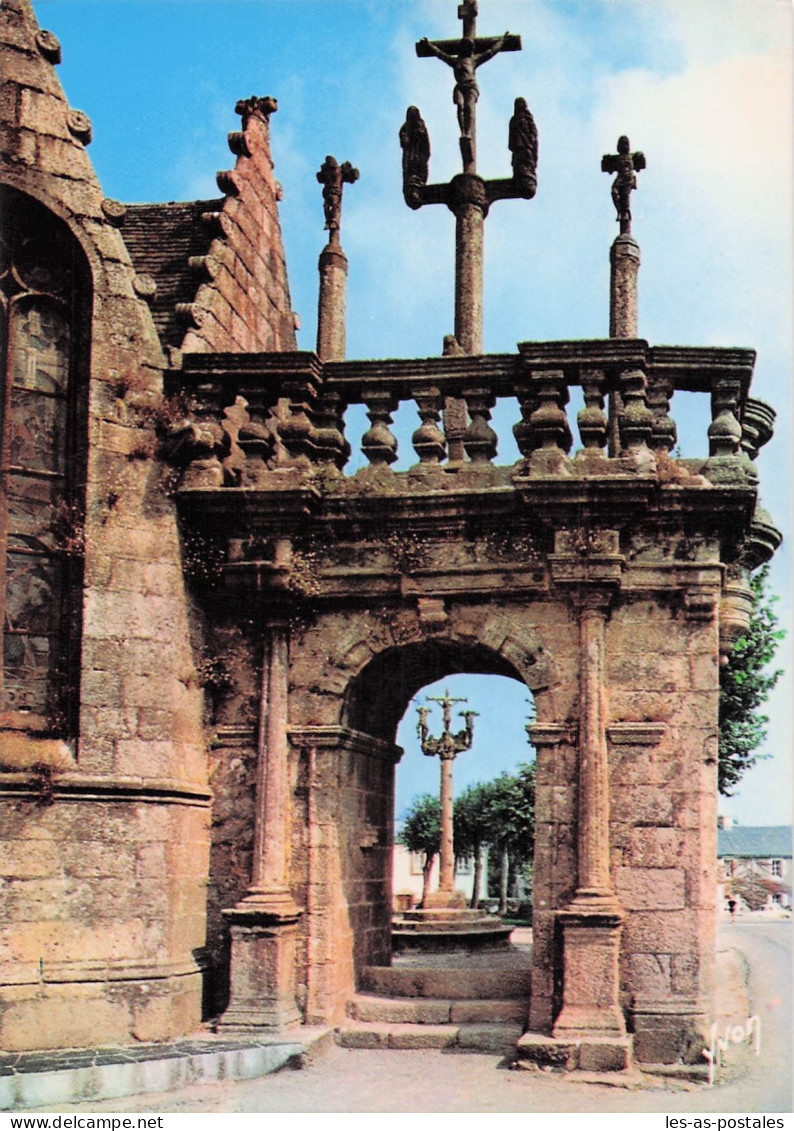 29 LAMPAUL GUIMILIAU L ENCLOS PAROISSIAL